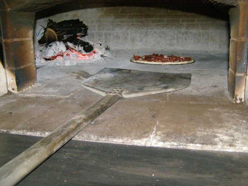 Какая правильная температура в печи для пиццы на дровах