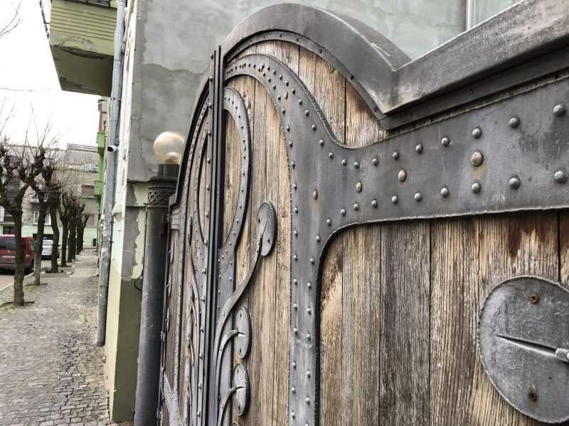 Необычные кованые ворота. Детали